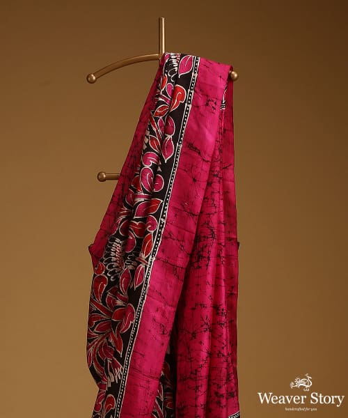 Magenta_And_Black_Handloom_Pure_Mulberry_Silk_Hand_Batik_Saree_With_Floral_Border_WeaverStory_02
