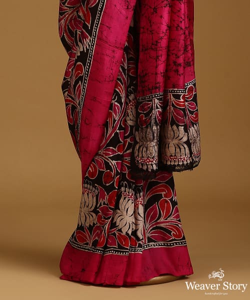 Magenta_And_Black_Handloom_Pure_Mulberry_Silk_Hand_Batik_Saree_With_Floral_Border_WeaverStory_03