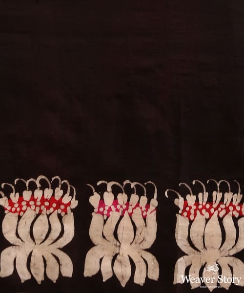 Magenta_And_Black_Handloom_Pure_Mulberry_Silk_Hand_Batik_Saree_With_Floral_Border_WeaverStory_06