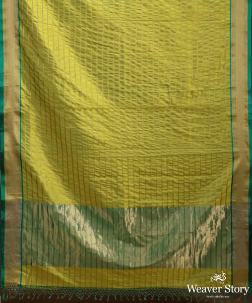 Parrot_Green_Twill_Weave_Pure_Mulberry_Silk_Saree_With_Horizontal_Zari_Lines_WeaverStory_05