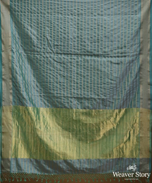Pigeon_Blue_And_Green_Twill_Weave_Pure_Mulberry_Silk_Saree_With_Horizontal_Zari_Lines_WeaverStory_05