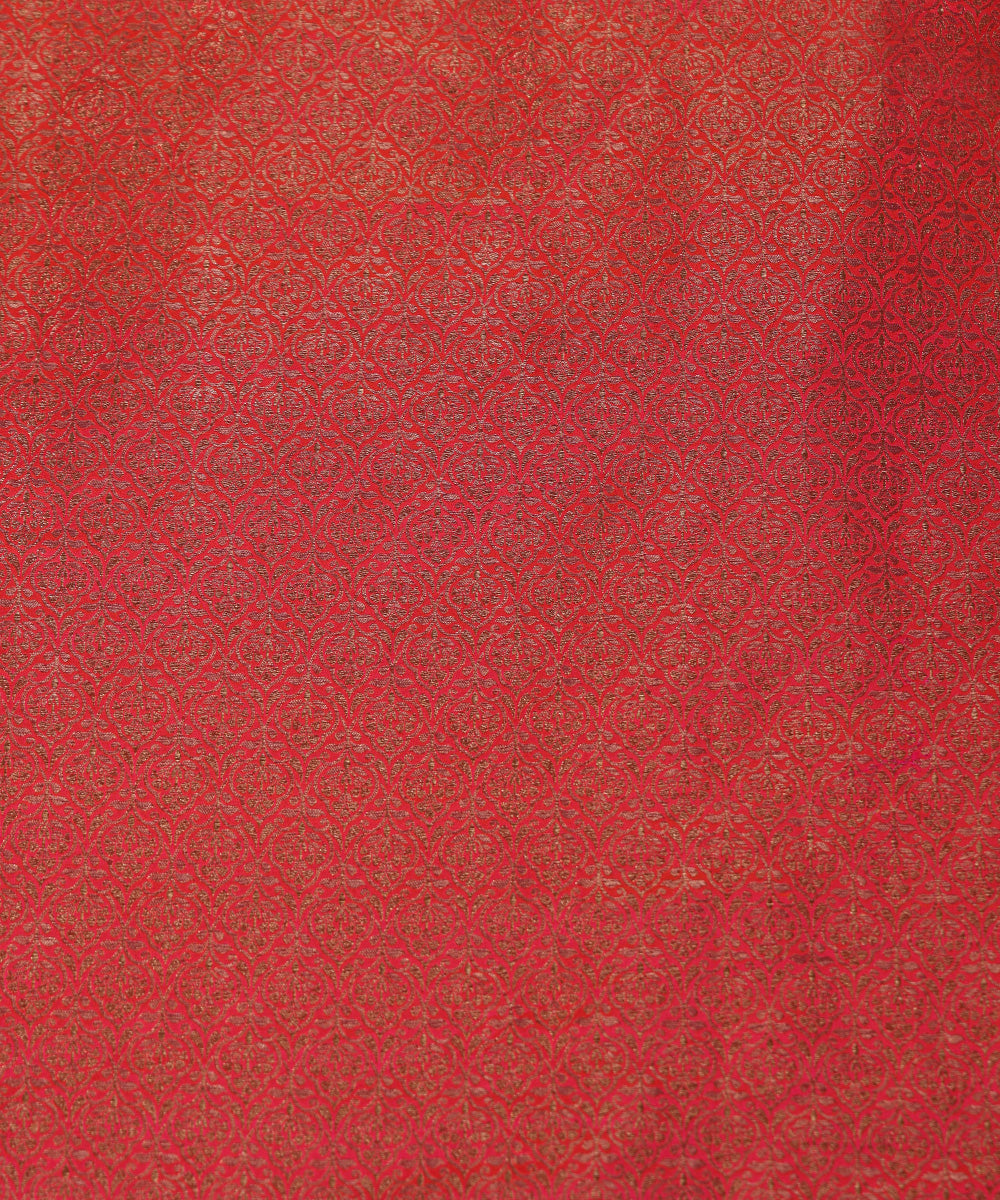 Pink_And_Orange_Dual_Tone_Handloom_Pure_Katan_Silk_Banarasi_Lehenga_With_Antique_Zari_WeaverStory_05