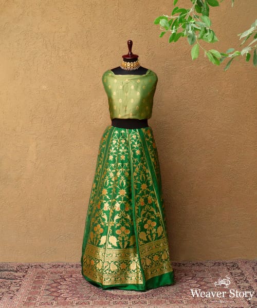 Handloom_Emerald_Green_Pure_Katan_Silk_Banarasi_Kalidar_Lehenga_WeaverStory_03