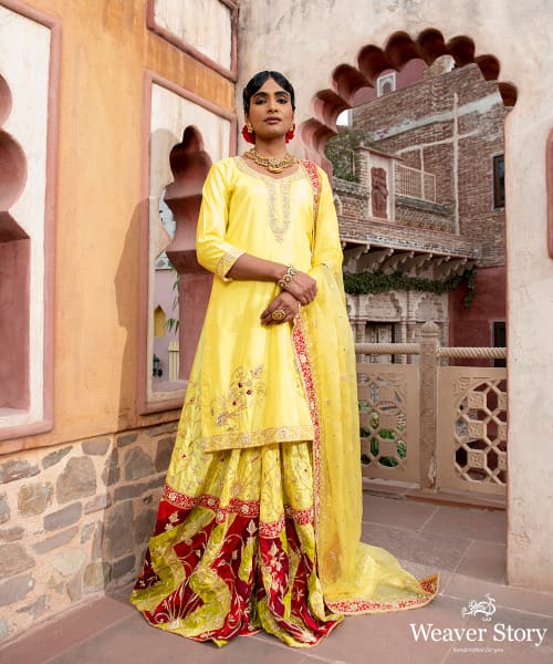 Yellow_Handloom_Pure_Silk_Tukdi_Zardozi_Embroidery_Gararah_With_Yellow_Kurti_And_Heavy_Dupatta_WeaverStory_01