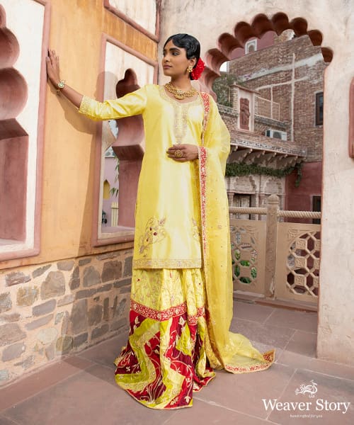 Yellow_Handloom_Pure_Silk_Tukdi_Zardozi_Embroidery_Gararah_With_Yellow_Kurti_And_Heavy_Dupatta_WeaverStory_02