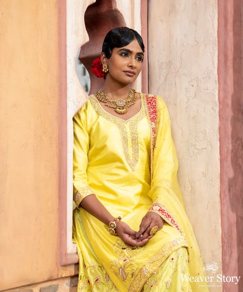Yellow_Handloom_Pure_Silk_Tukdi_Zardozi_Embroidery_Gararah_With_Yellow_Kurti_And_Heavy_Dupatta_WeaverStory_04