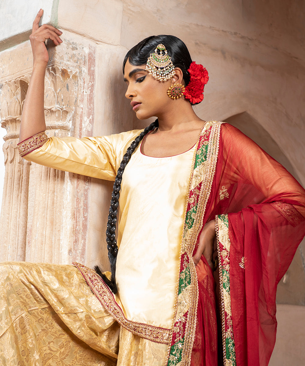 Handloom_Golden_Pure_Silk_Tukdi_Gararah_With_Beige_Kurti_And_Maroon_Dupatta_WeaverStory_07
