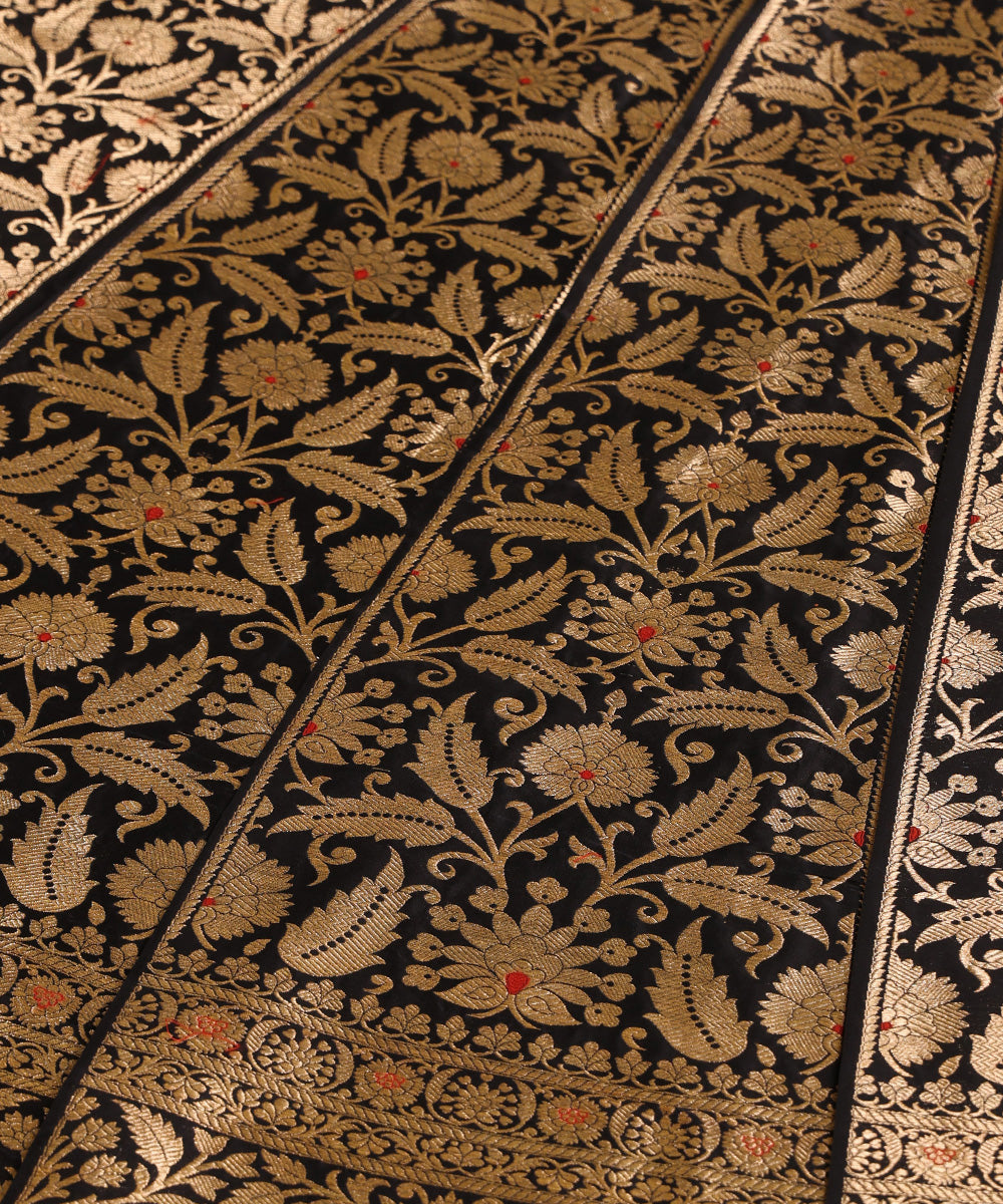 Handloom_Black_Pure_Katan_Silk_Banarasi_Lehnega_With_Red_Meena_And_Weave_WeaverStory_04