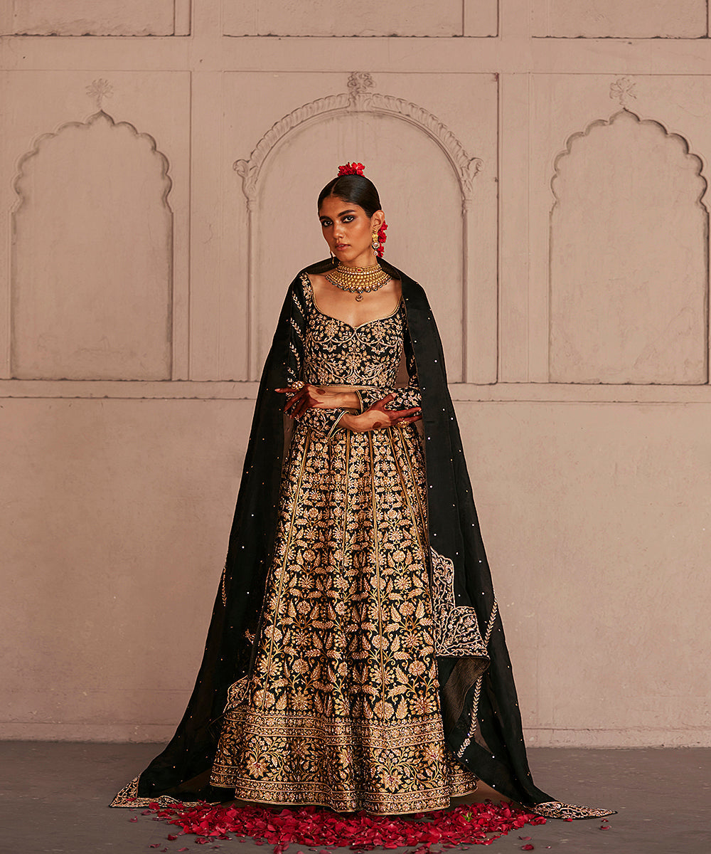 Black_Dual_Shade_Hand_Embroidered_Zardozi_Banarasi_Lehenga_With_Blouse_And_Organza_Dupatta_WeaverStory_02