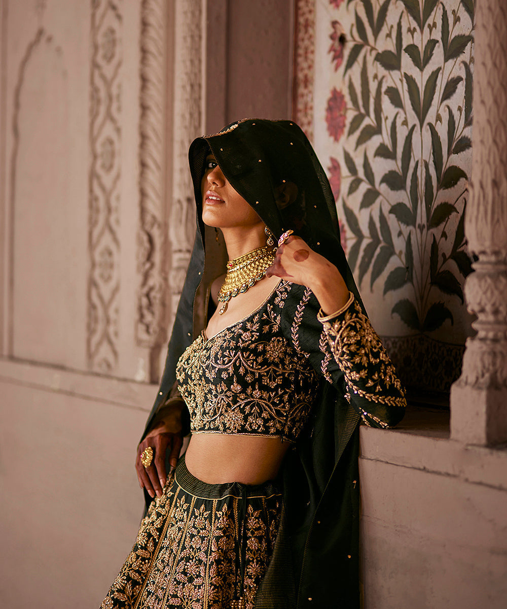 Black_Dual_Shade_Hand_Embroidered_Zardozi_Banarasi_Lehenga_With_Blouse_And_Organza_Dupatta_WeaverStory_03