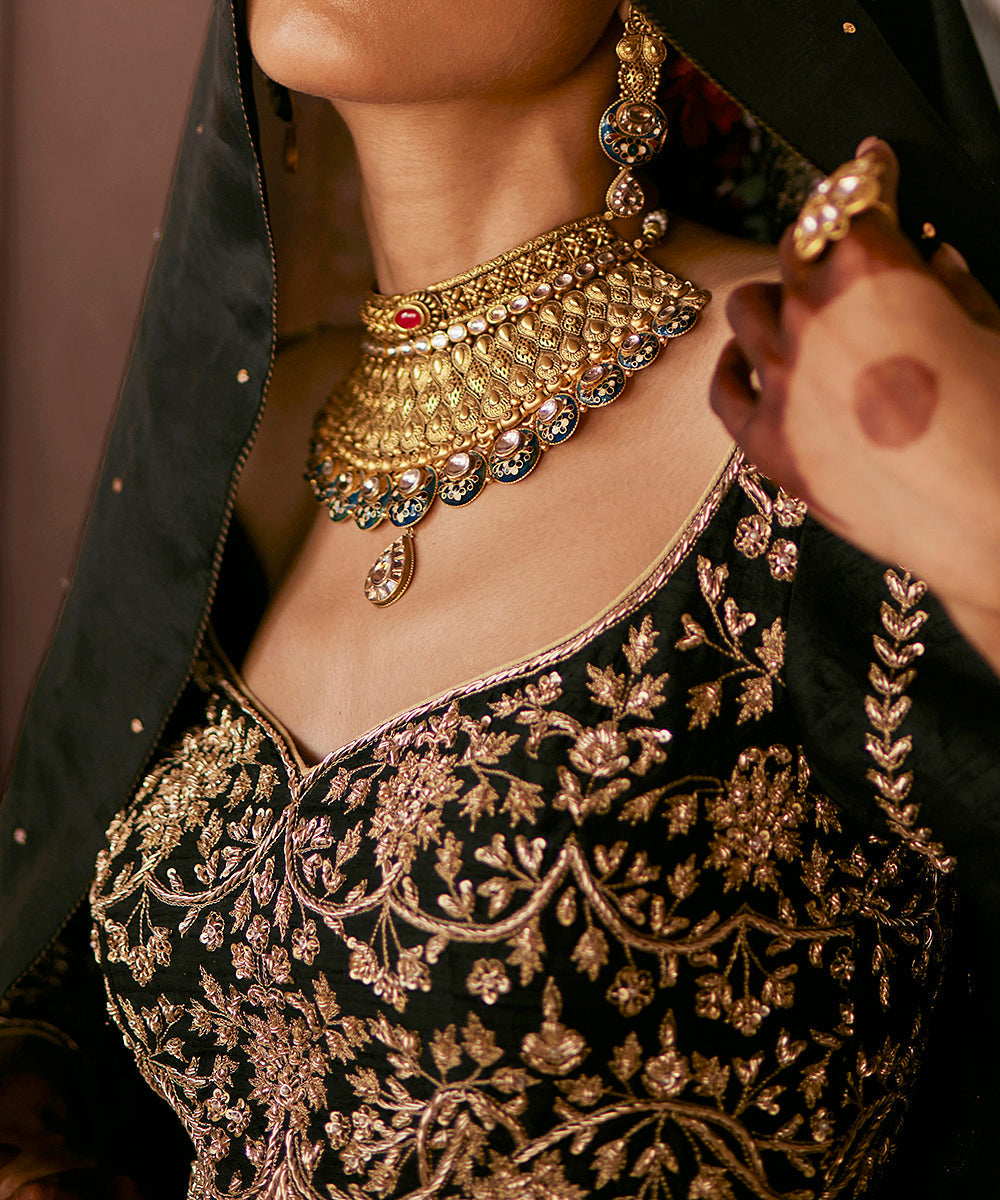 Black_Dual_Shade_Hand_Embroidered_Zardozi_Banarasi_Lehenga_With_Blouse_And_Organza_Dupatta_WeaverStory_06