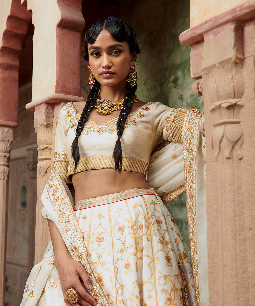 Handloom_White_Mughal_Jaal_Pure_Katan_Silk_Banarasi_lehenga_with_Gotta_work_Zardozi_Dupatta_and_Blouse_WeaverStory_07