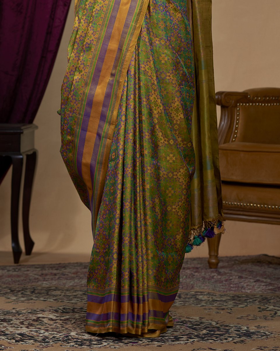 Leaf_Green_Handloom_Pure_Katan_Silk_Reshmi_Tanchoi_Jamawar_Banarasi_Saree_WeaverStory_04