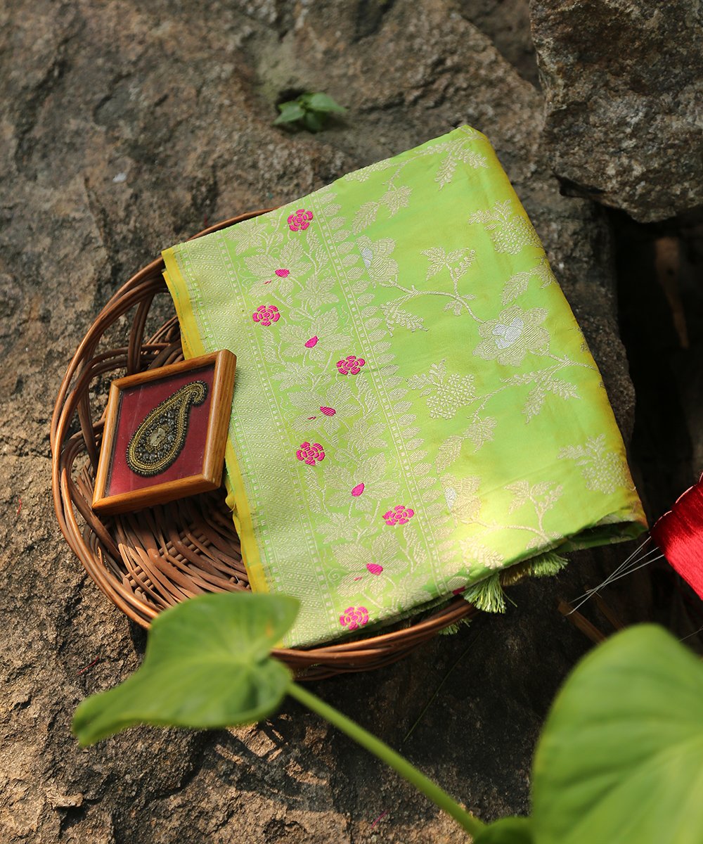 Light_Green_Handloom_Pure_Katan_Silk_Banarasi_Kadhwa_Jangla_Dupatta_WeaverStory_01