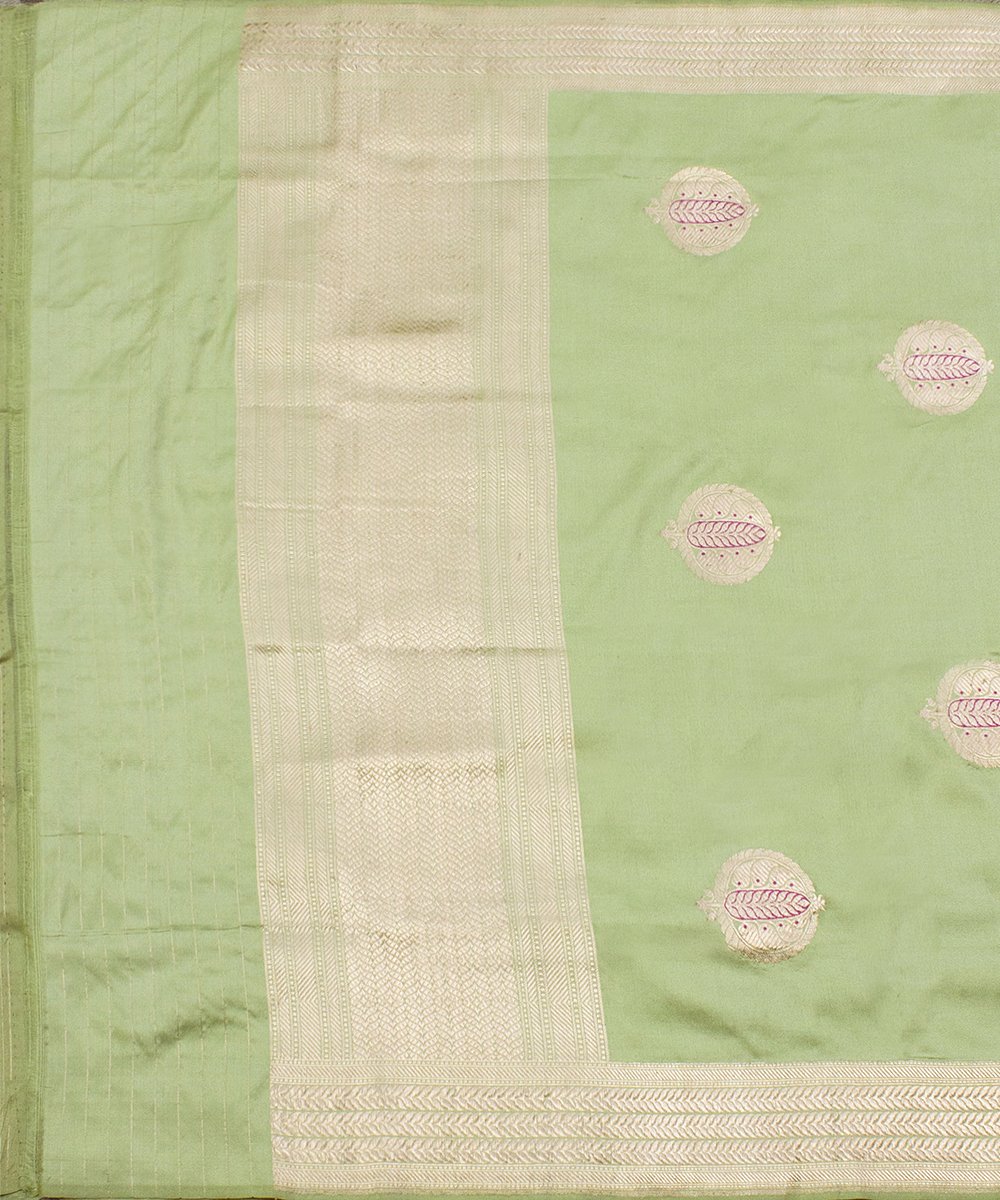 Light_Green_Handloom_Pure_Katan_Silk_Banarasi_Dupatta_with_Anaar_Boota_WeaverStory_02