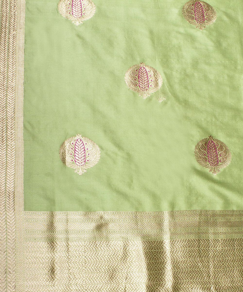 Light_Green_Handloom_Pure_Katan_Silk_Banarasi_Dupatta_with_Anaar_Boota_WeaverStory_03