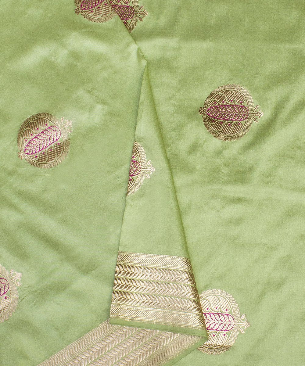 Light_Green_Handloom_Pure_Katan_Silk_Banarasi_Dupatta_with_Anaar_Boota_WeaverStory_04
