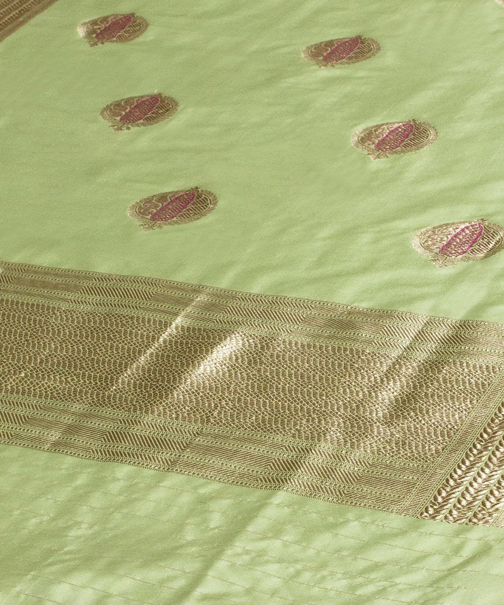 Light_Green_Handloom_Pure_Katan_Silk_Banarasi_Dupatta_with_Anaar_Boota_WeaverStory_05