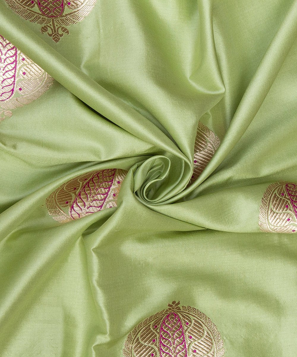 Light_Green_Handloom_Pure_Katan_Silk_Banarasi_Dupatta_with_Anaar_Boota_WeaverStory_06