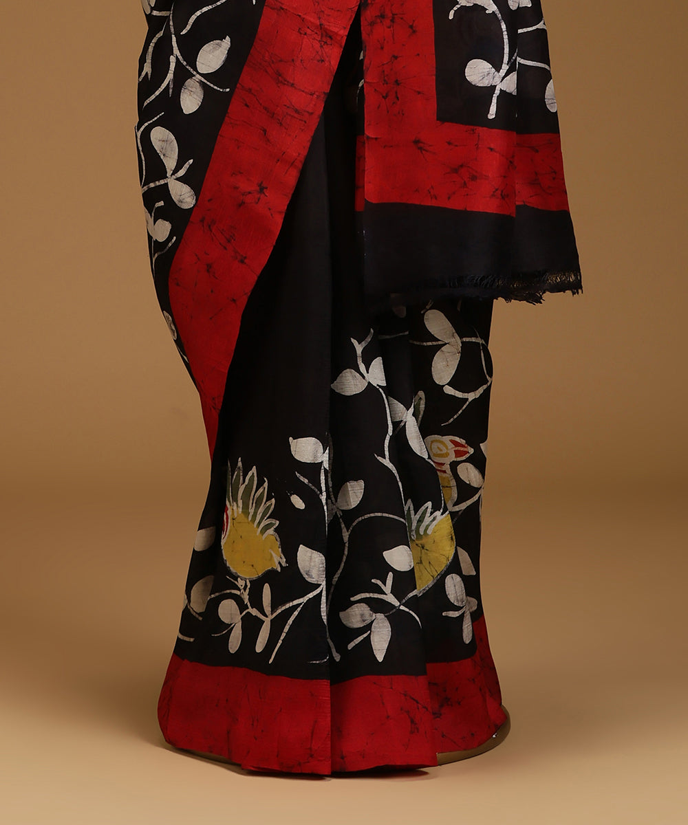 Handloom_Black_Hand_Batik_Pure_Mulberry_Silk_Saree_With_Parrot_Motifs_WeaverStory_03