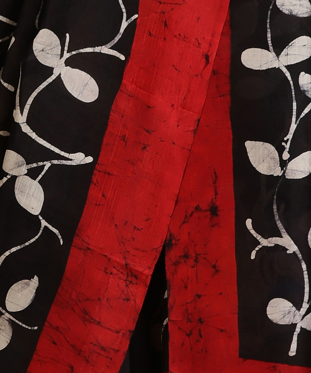 Handloom_Black_Hand_Batik_Pure_Mulberry_Silk_Saree_With_Parrot_Motifs_WeaverStory_04