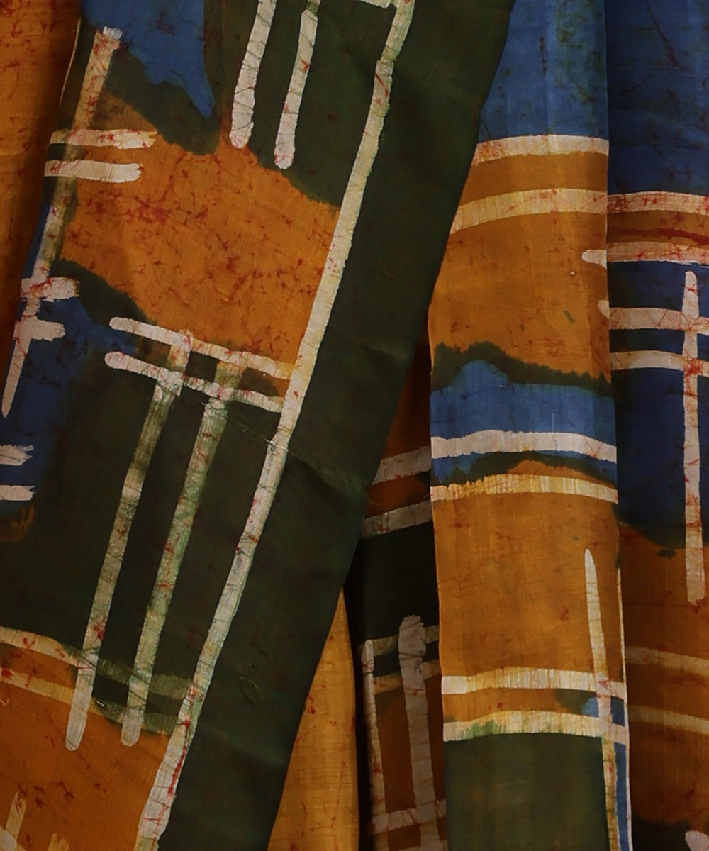 Handloom_Mustard_and_Blue_Maroon_Hand_Batik_Mulberry_Silk_Saree_WeaverStory_04