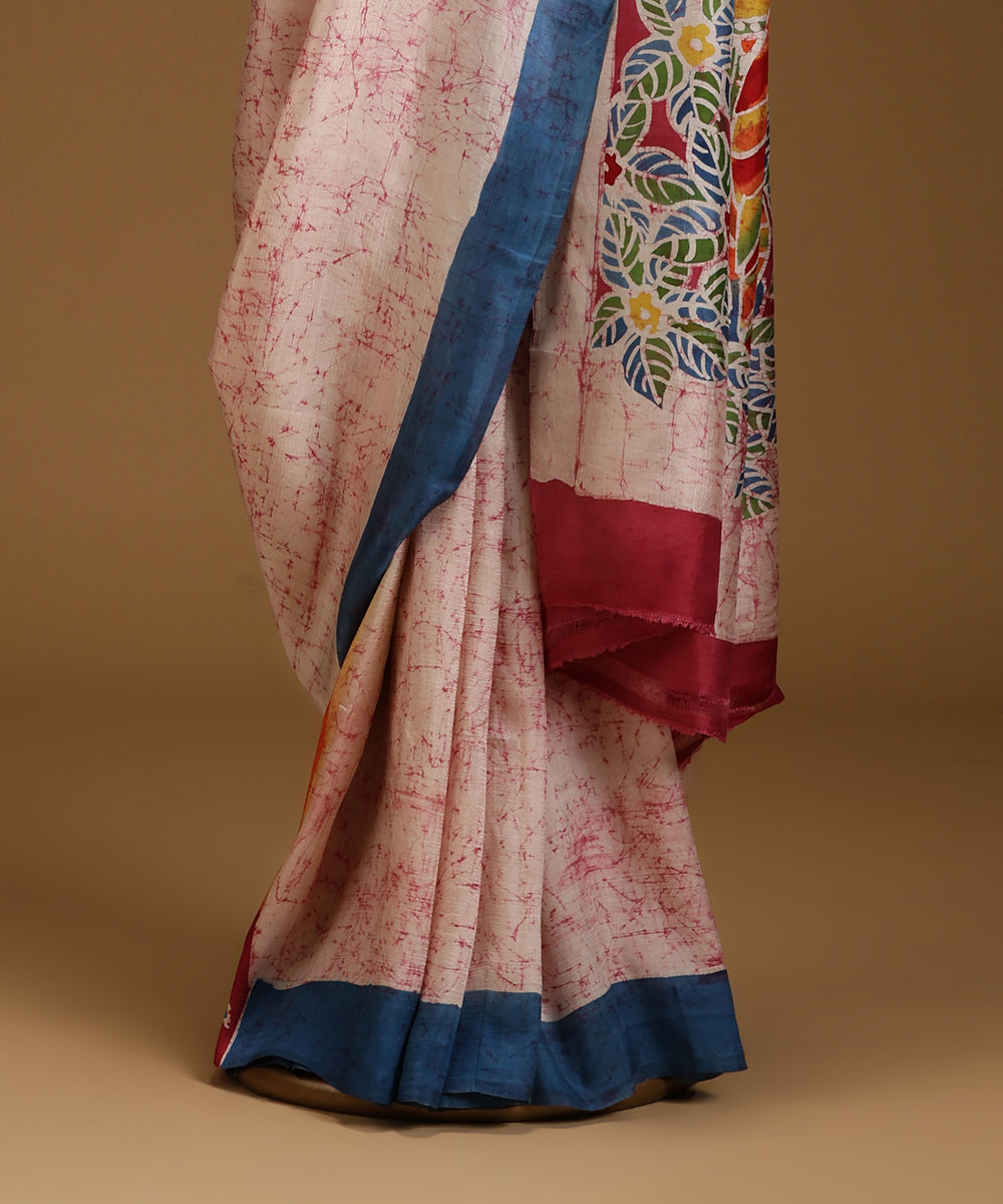Handloom_Offwhite_and_Orange_Hand_Batik_Mulberry_Silk_Saree_WeaverStory_03