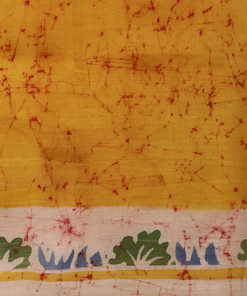 Handloom_Offwhite_and_Orange_Hand_Batik_Mulberry_Silk_Saree_WeaverStory_06