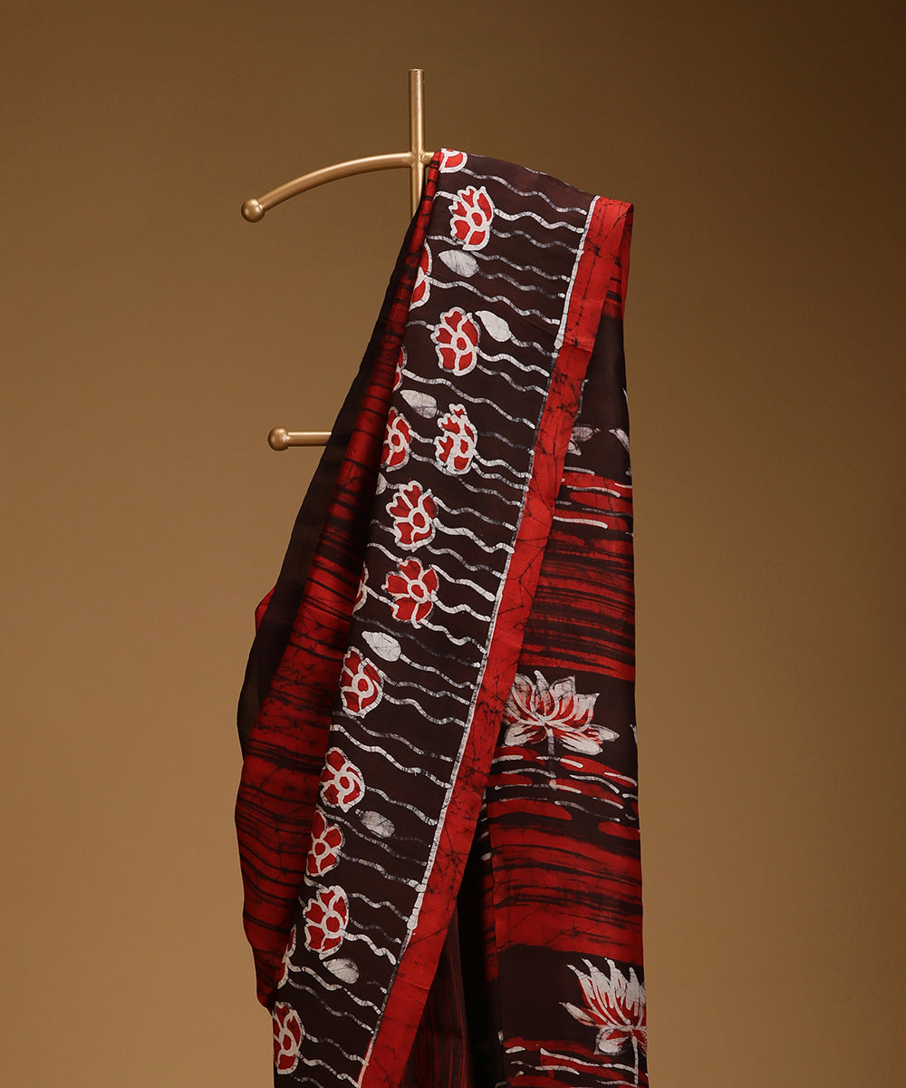 Handloom_Red_and_Dark_Brown_Hand_Batik_Mulberry_Silk_Saree_WeaverStory_02