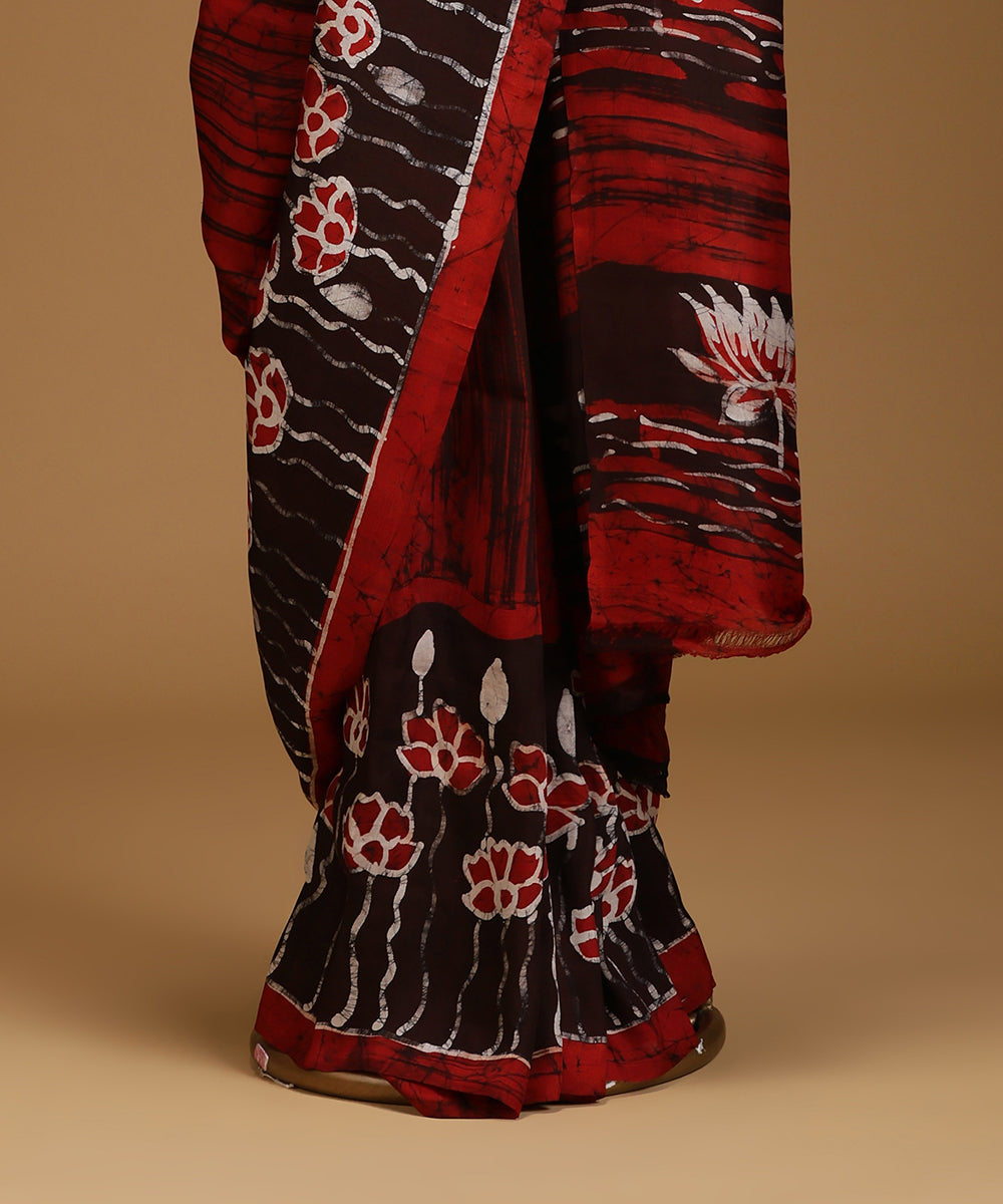 Handloom_Red_and_Dark_Brown_Hand_Batik_Mulberry_Silk_Saree_WeaverStory_03