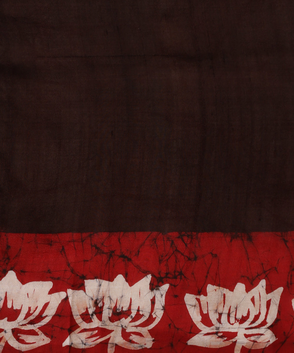 Handloom_Red_and_Dark_Brown_Hand_Batik_Mulberry_Silk_Saree_WeaverStory_06