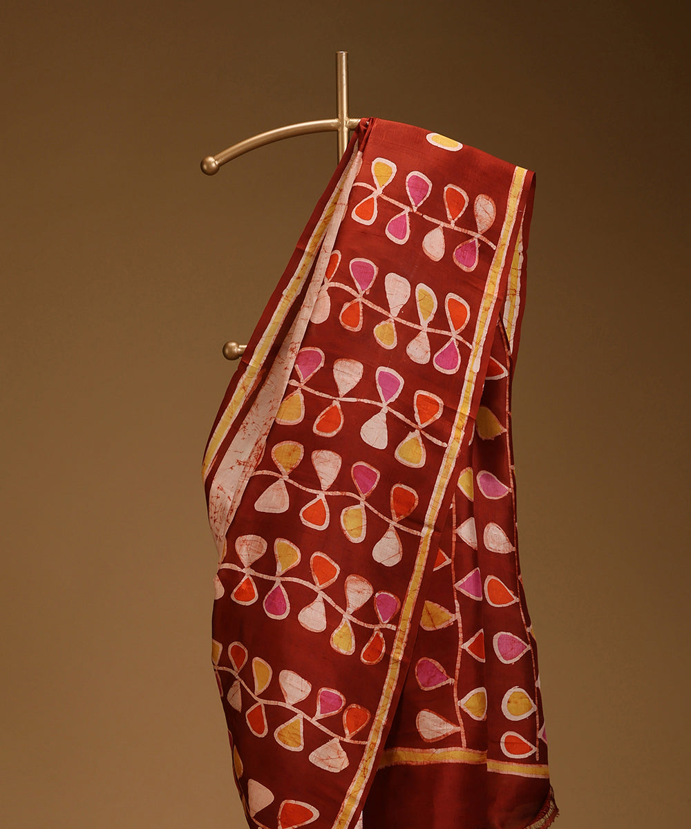 Handloom_Peach_And_Rust_Hand_Batik_Mulberry_Silk_Saree_with_Mustard_Floral_Border_WeaverStory_02