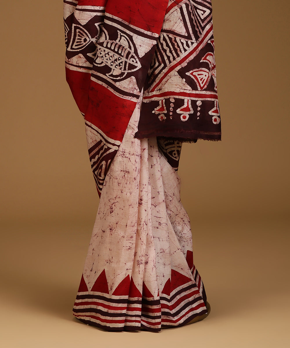 Handloom_Light_Peach_and_Red_Hand_Batik_Mulberry_Silk_Saree_With_Fish_Motifs_WeaverStory_03