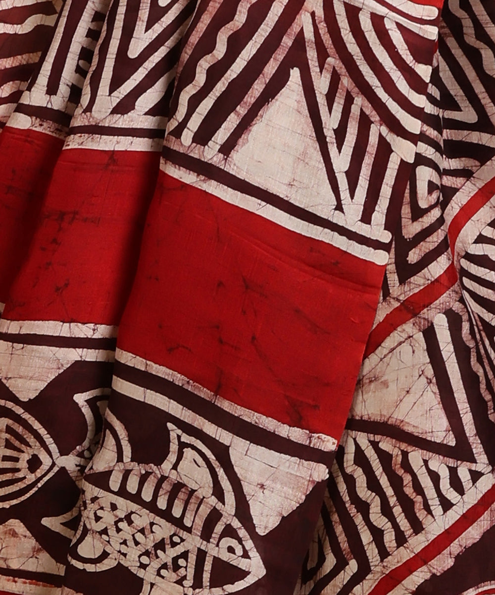 Handloom_Light_Peach_and_Red_Hand_Batik_Mulberry_Silk_Saree_With_Fish_Motifs_WeaverStory_04