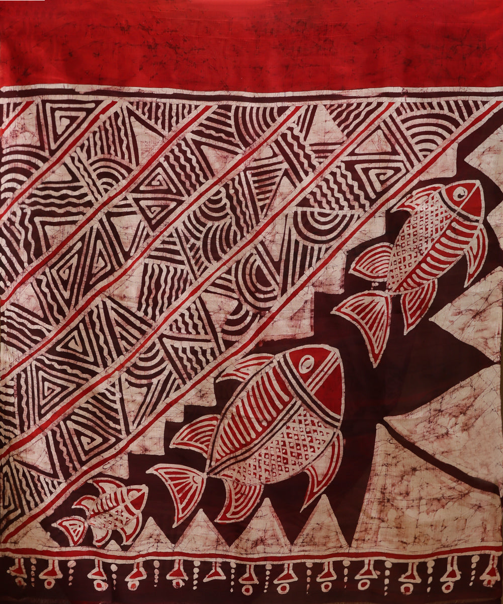 Handloom_Light_Peach_and_Red_Hand_Batik_Mulberry_Silk_Saree_With_Fish_Motifs_WeaverStory_05