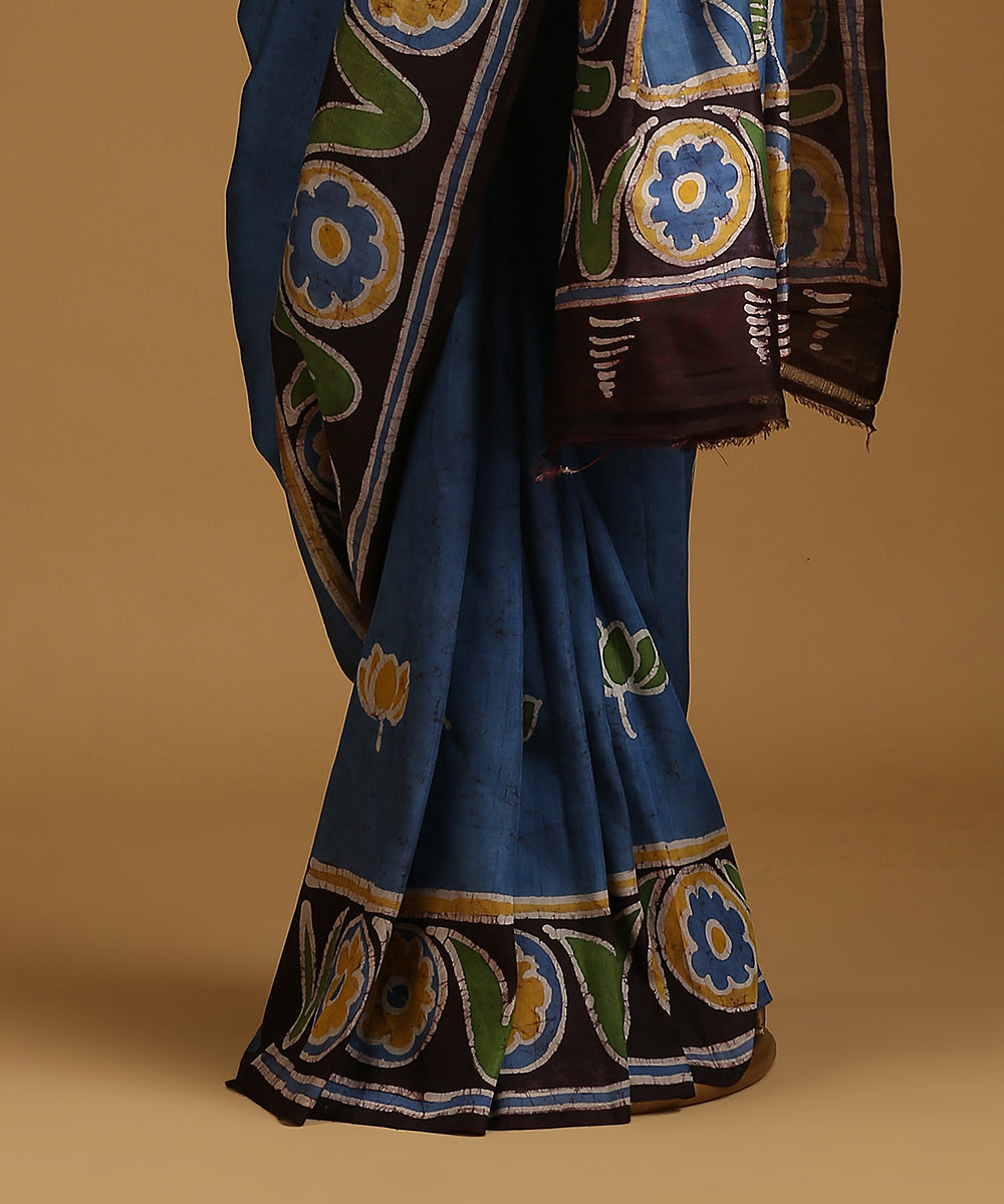 Handloom_Blue_Pure_Mulberry_Silk_Hand_Batik_Saree_With_Animal_Motifs_Pallu_WeaverStory_03