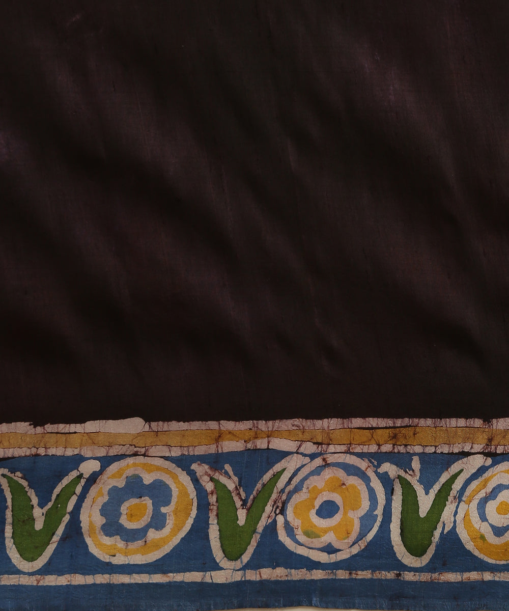 Handloom_Blue_Pure_Mulberry_Silk_Hand_Batik_Saree_With_Animal_Motifs_Pallu_WeaverStory_06