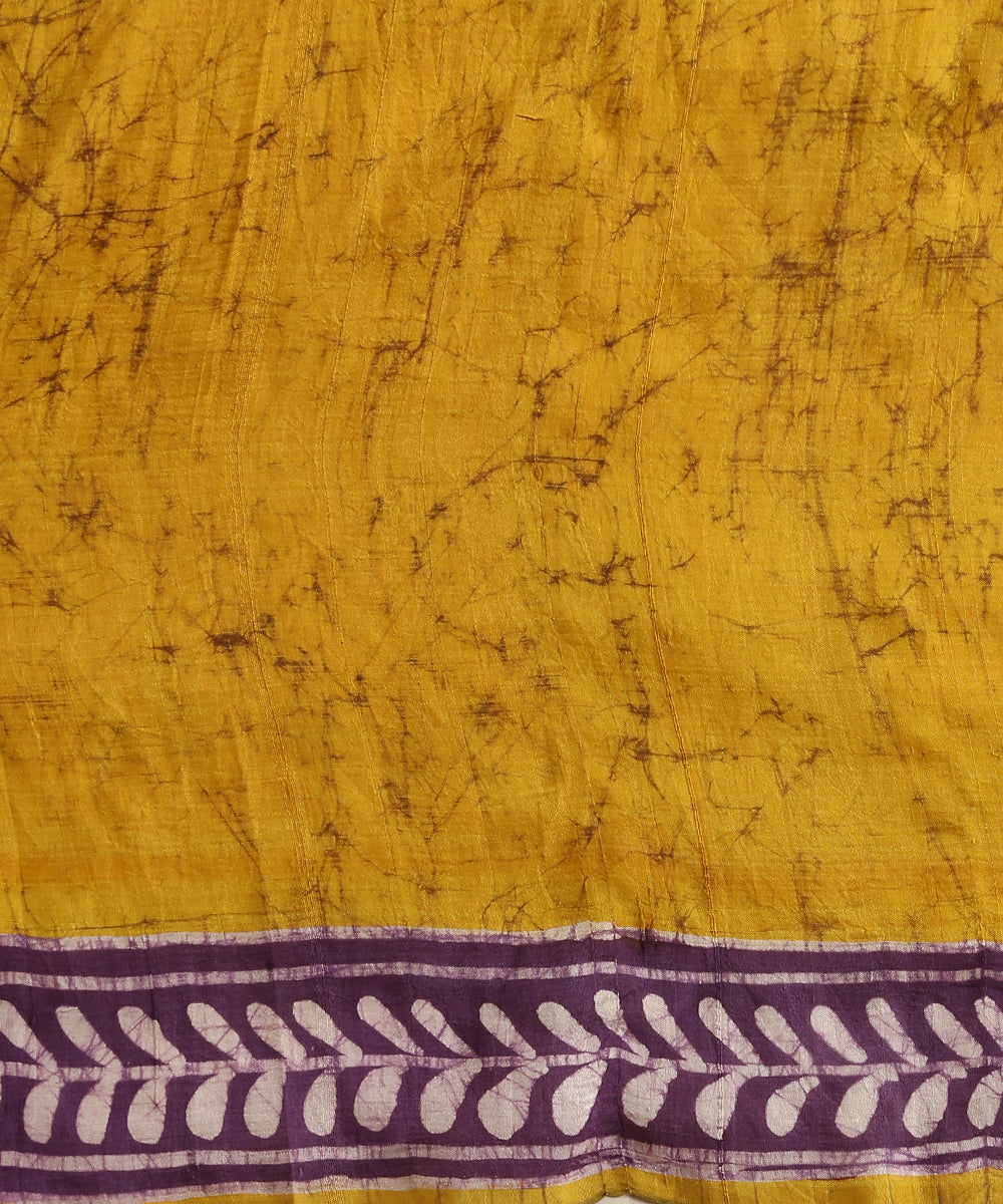 Purple_Handloom_Pure_Mulberry_Silk_Hand_Batik_Saree_With_Motifs_And_Mustard_Selvedge_WeaverStory_06