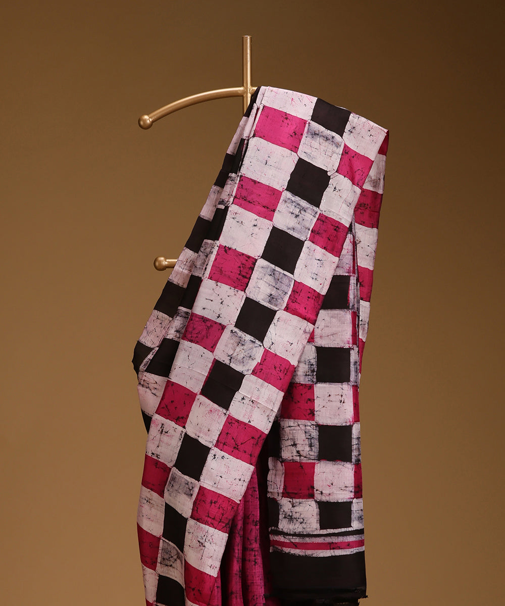 Handloom_Magenta_and_Black_Hand_Batik_Mulberry_Silk_Saree_With_Squares_WeaverStory_02