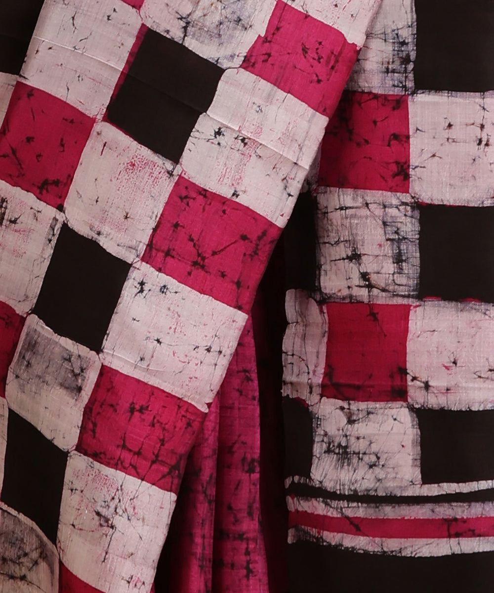 Handloom_Magenta_and_Black_Hand_Batik_Mulberry_Silk_Saree_With_Squares_WeaverStory_04