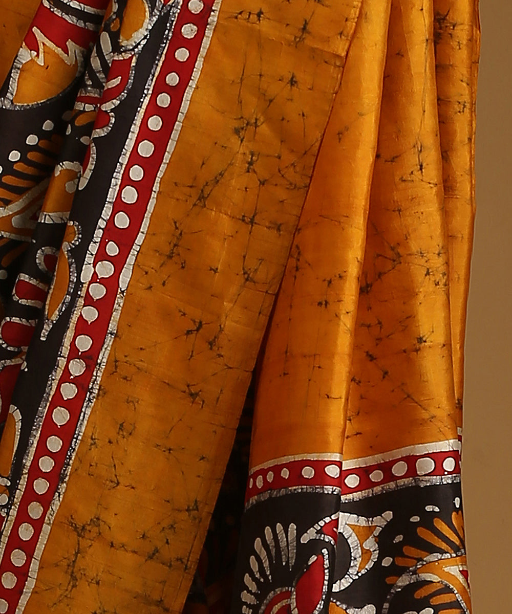 Handloom_Mustard_Pure_Mulberry_Silk_Hand_Batik_Saree_With_Red_And_Black_Pallu_WeaverStory_04