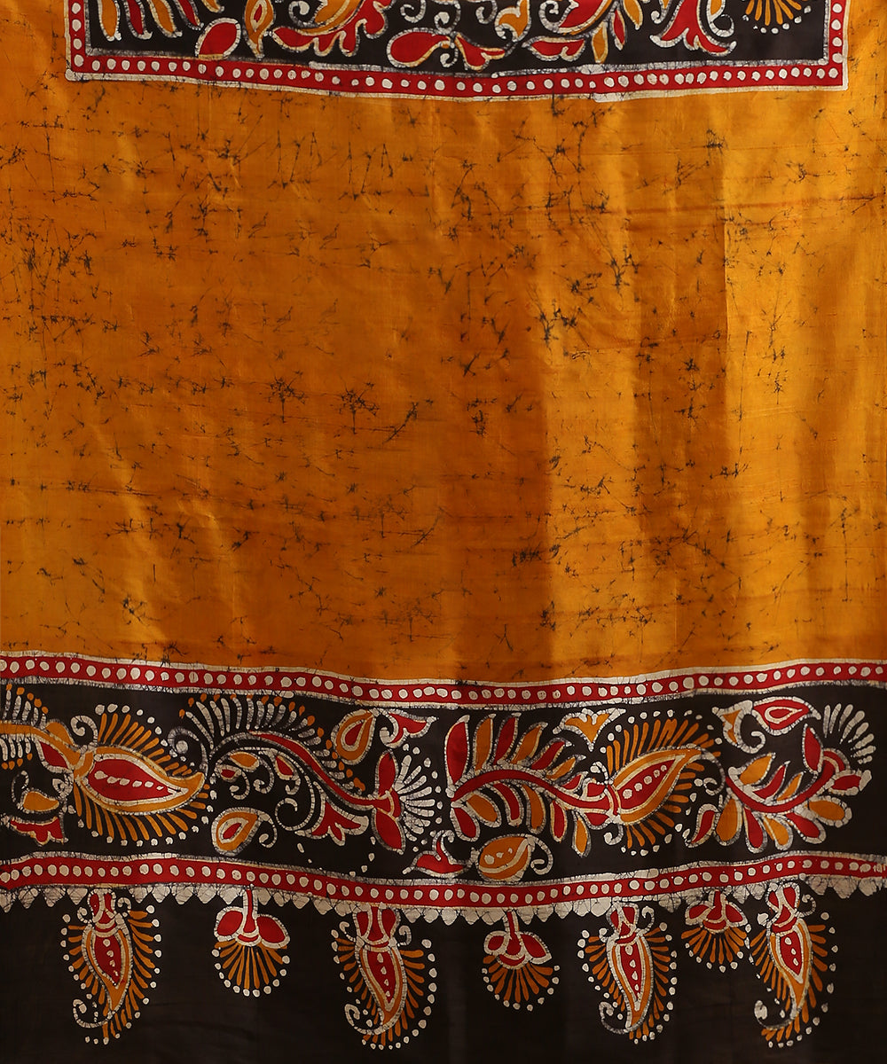 Handloom_Mustard_Pure_Mulberry_Silk_Hand_Batik_Saree_With_Red_And_Black_Pallu_WeaverStory_05