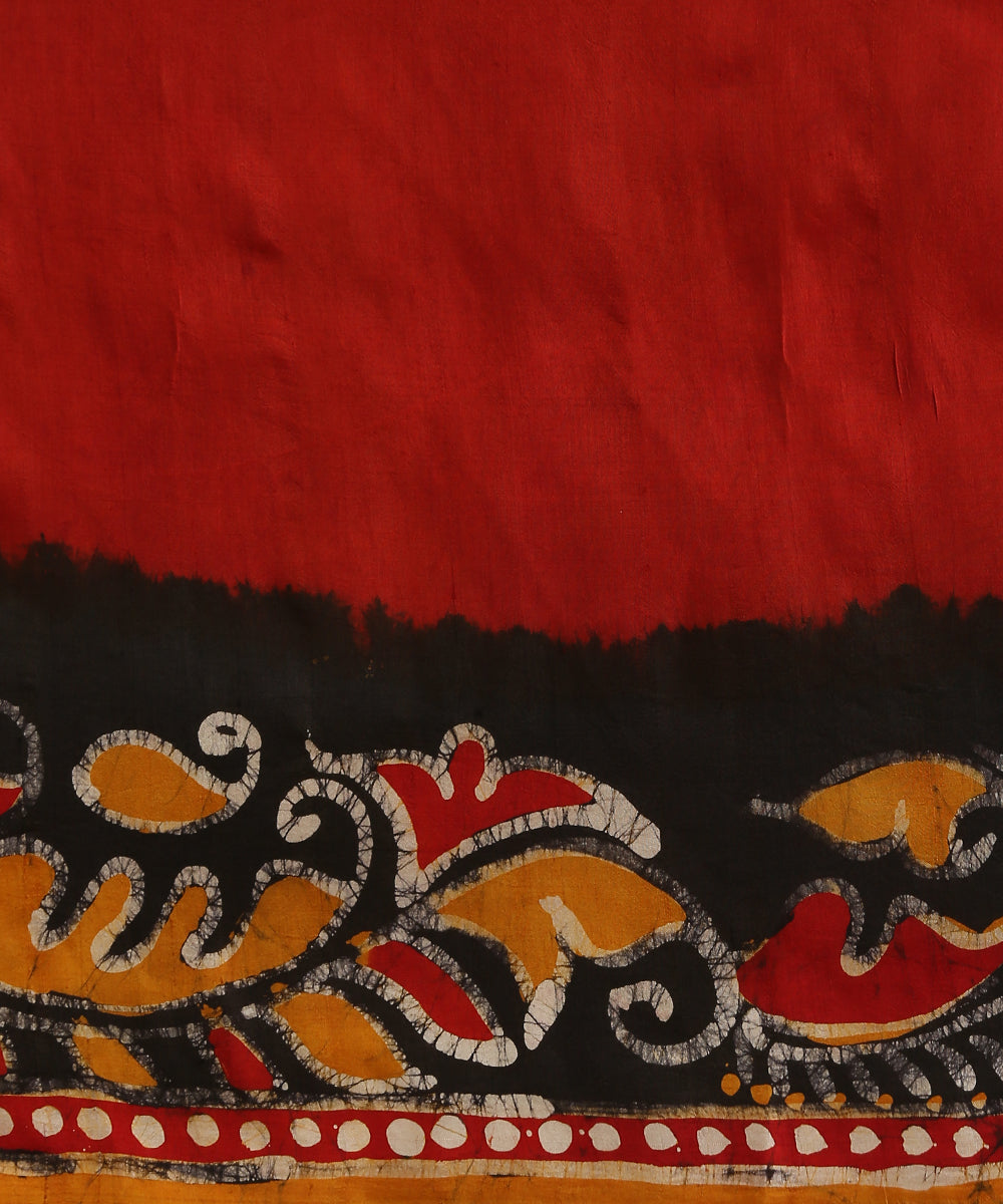 Handloom_Mustard_Pure_Mulberry_Silk_Hand_Batik_Saree_With_Red_And_Black_Pallu_WeaverStory_06