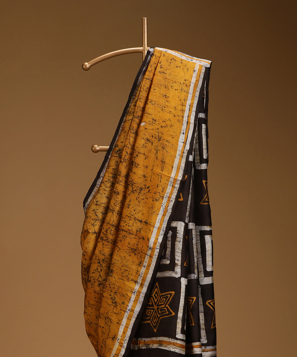 Handloom_Mustard_and_Offwhite_Hand_Batik_Mulberry_Silk_Saree_With_Dimond_Shaped_Motifs_WeaverStory_02