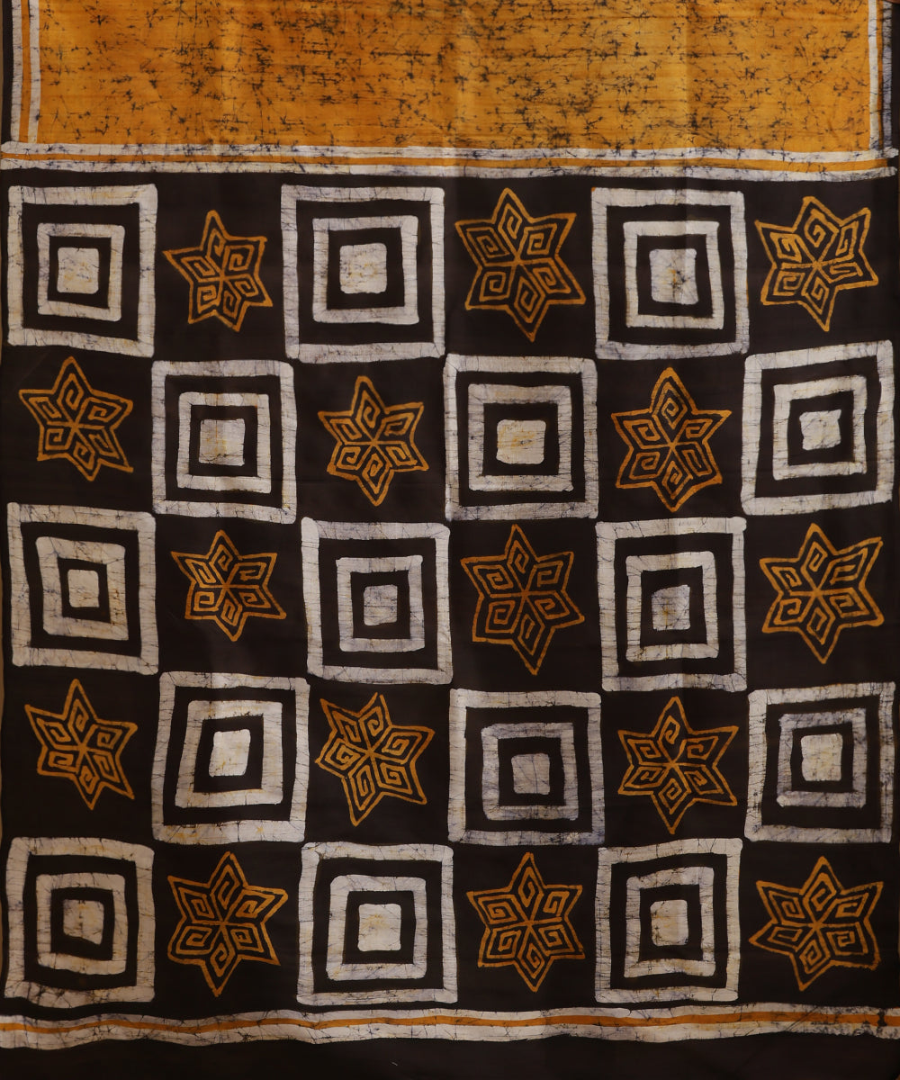 Handloom_Mustard_and_Offwhite_Hand_Batik_Mulberry_Silk_Saree_With_Dimond_Shaped_Motifs_WeaverStory_05