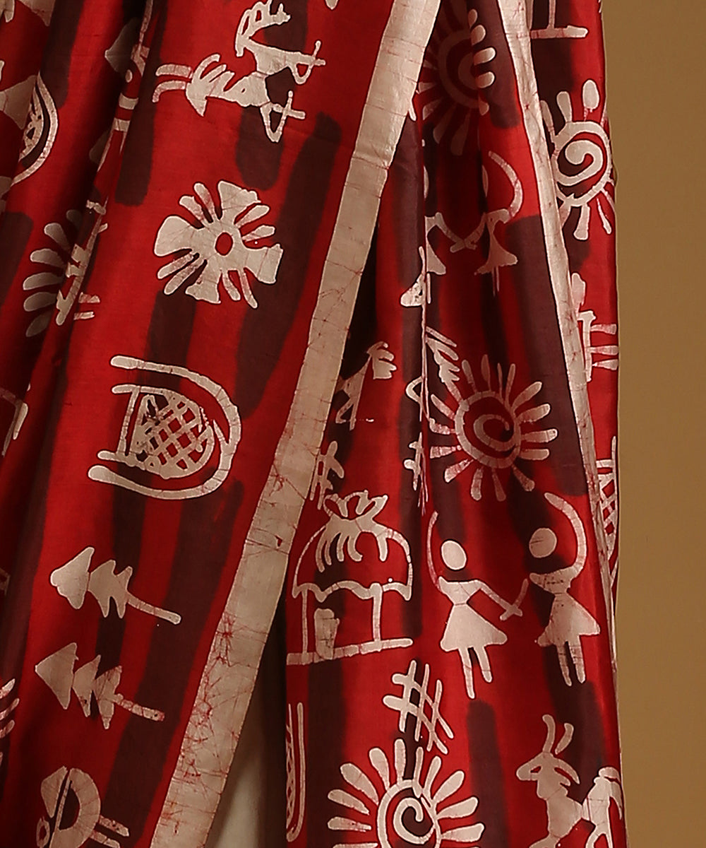 Offwhite_And_Red_Handloom_Pure_Mulberry_Silk_Hand_Batik_Saree_With_Tribal_Motifs_WeaverStory_04