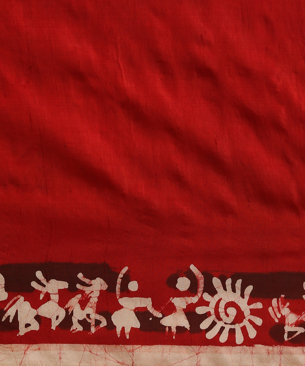 Offwhite_And_Red_Handloom_Pure_Mulberry_Silk_Hand_Batik_Saree_With_Tribal_Motifs_WeaverStory_06