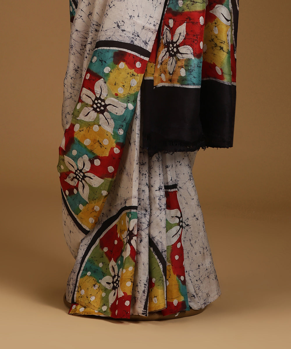Handloom_Black_and_Offwhite_Hand_Batik_Mulberry_Silk_Saree_WeaverStory_03