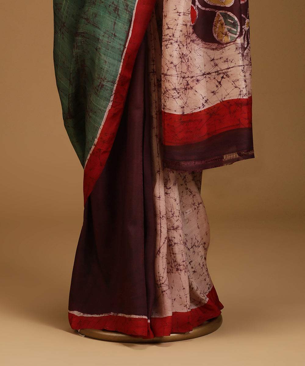 Handloom_Green_and_Light_Peach_Hand_Batik_Mulberry_Silk_Saree_WeaverStory_03