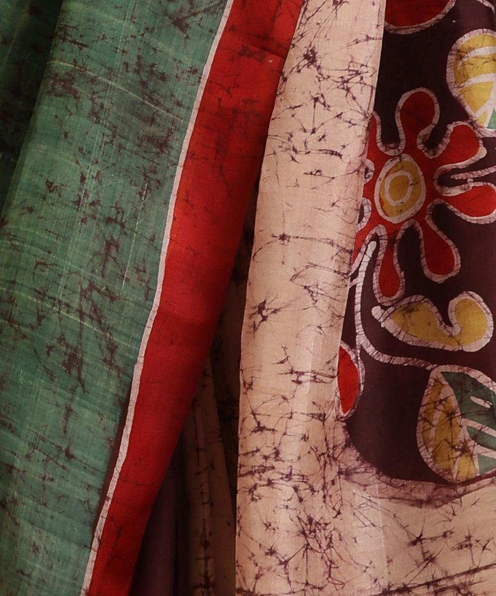 Handloom_Green_and_Light_Peach_Hand_Batik_Mulberry_Silk_Saree_WeaverStory_04
